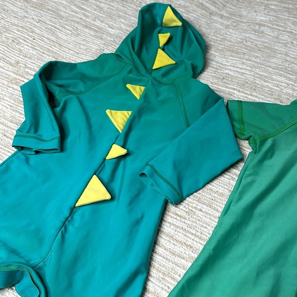 24m-2T short and long sleeve rashguards 1/2zip up - Picture 11 of 12